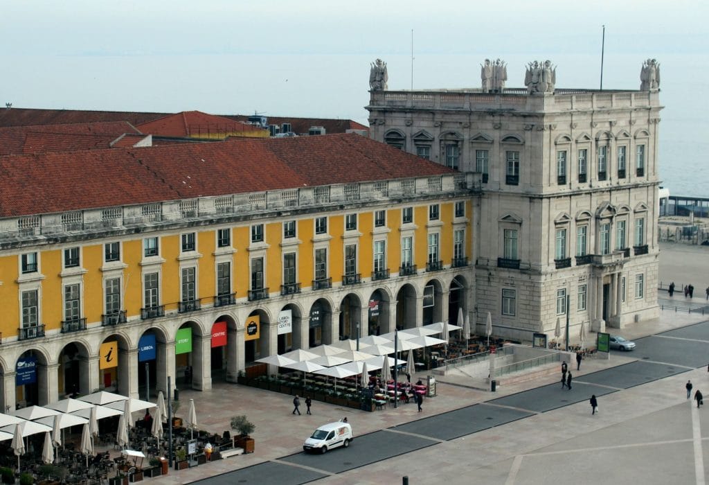 Lisbon,_view_from_Arco_Triunfal_to_the_Lisboa_Story_Centre